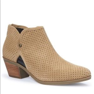 Black ADAM TUCKER Suede booties size 8